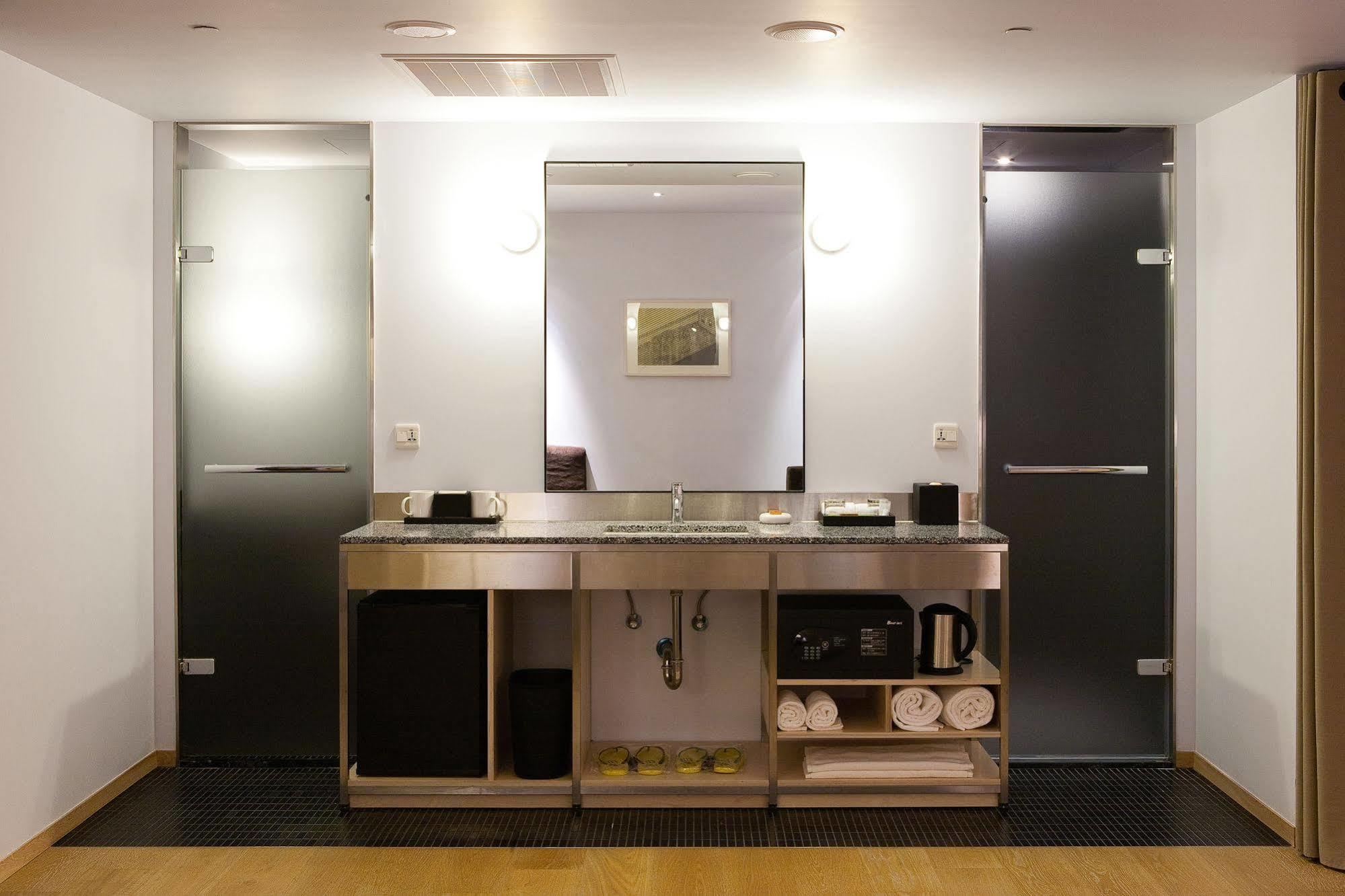 Amba Taipei Ximending Hotel Exterior photo